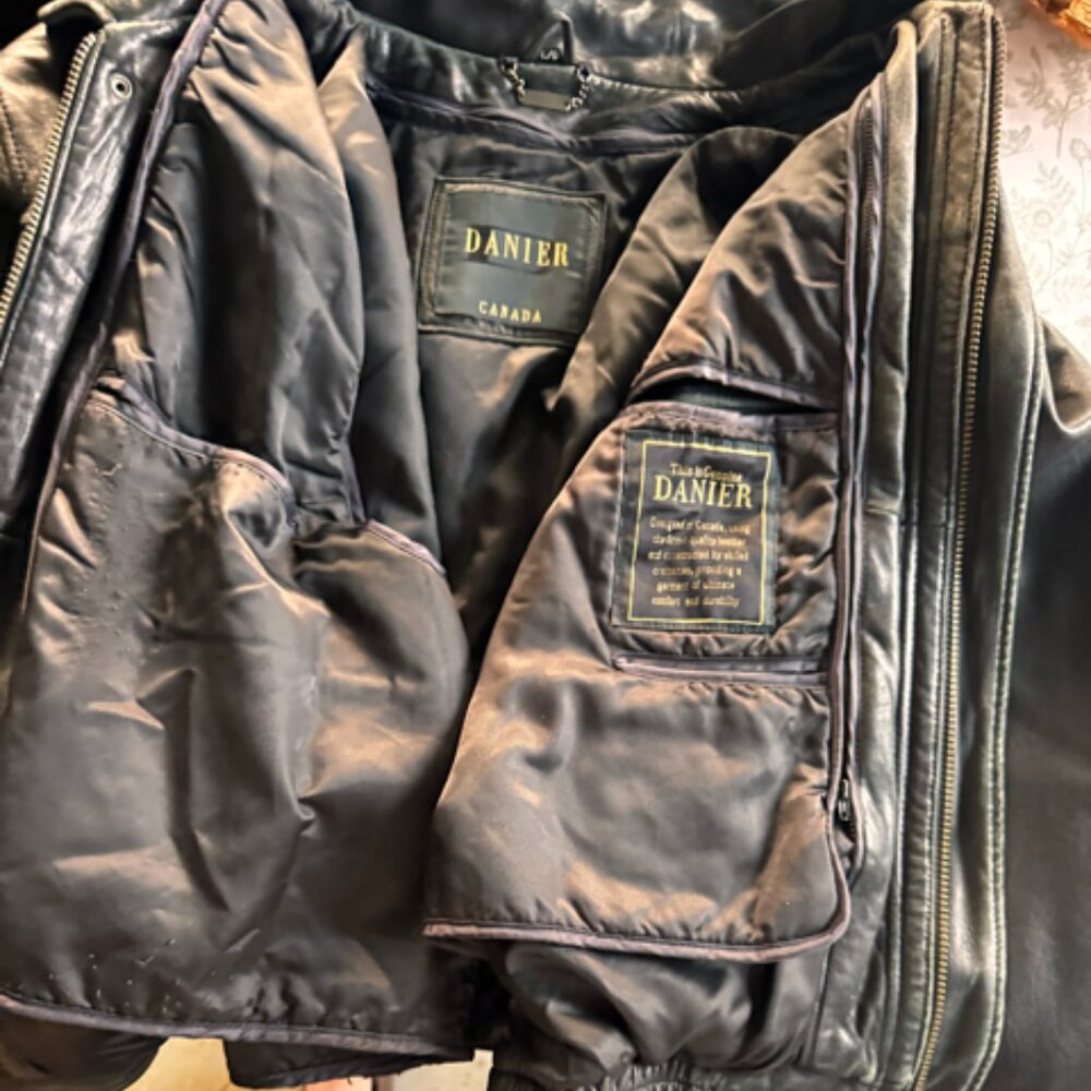 Vintage Danier Black Leather Bomber Jacket - Picture 3 of 3